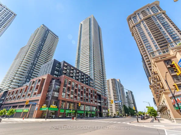 430 Square One Dr #2709, Mississauga, ON L5B 0E2