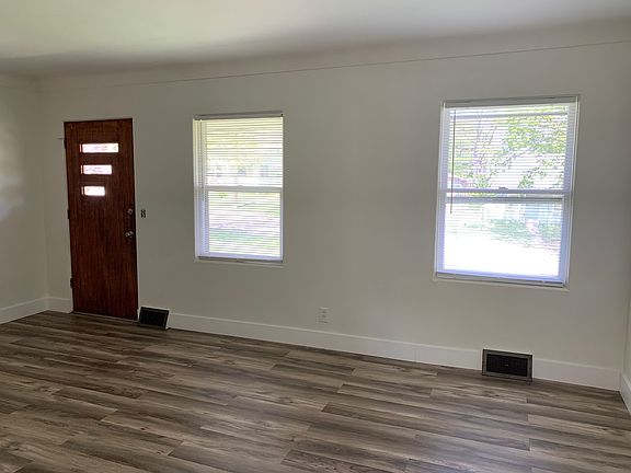 4th image of 23 Crescent Dr #23