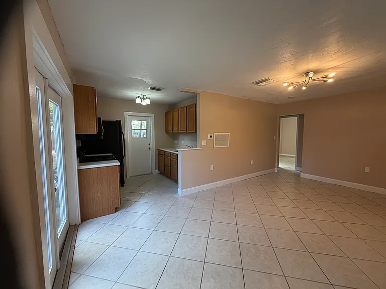 4481 Crestwood Dr N — Photo 6