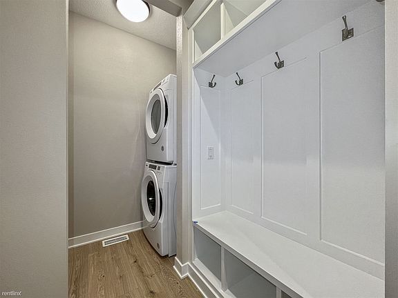 KENTWOOD - Mud Room & Laundry