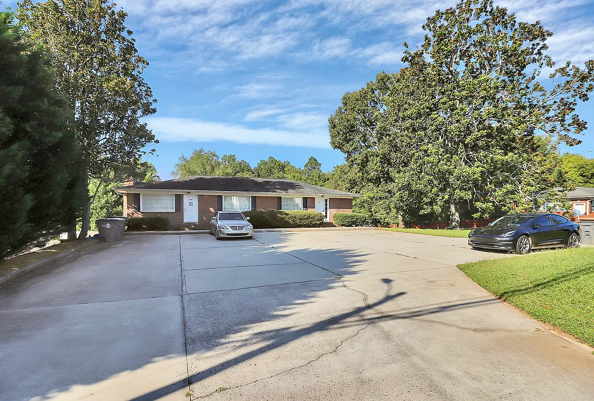 Building Photo - 1005 Rainbow Dr