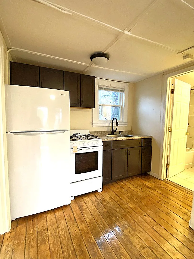 47 Willow St — Photo 1