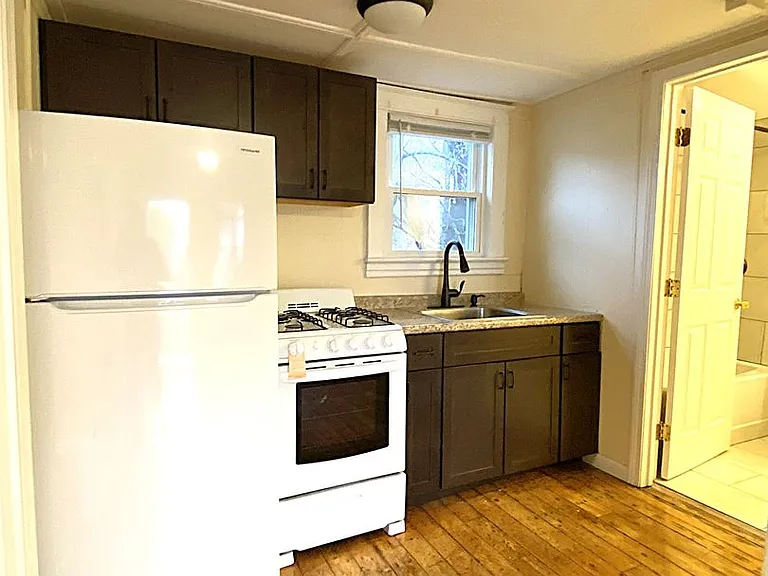 47 Willow St — Photo 1