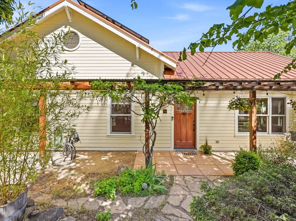 610 Beach St, Ashland, OR 97520