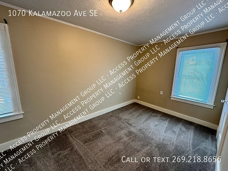 1070 Kalamazoo Ave SE — Photo 23