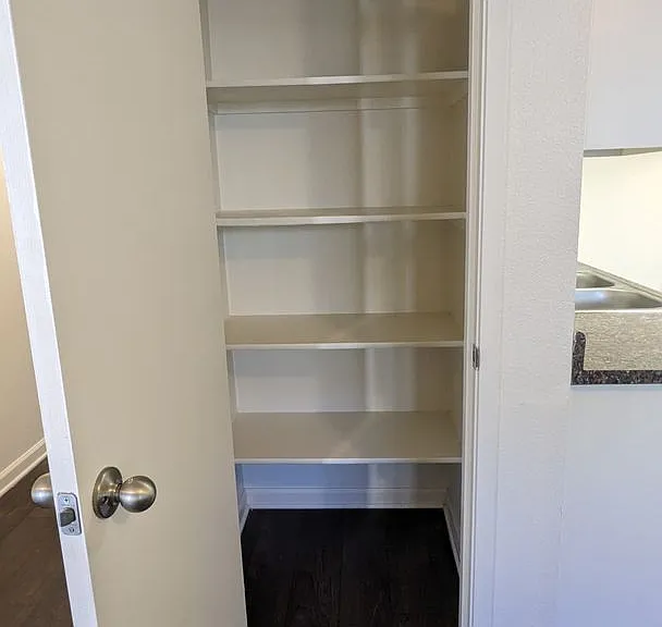 Royal Crest Townhomes — Photo 11