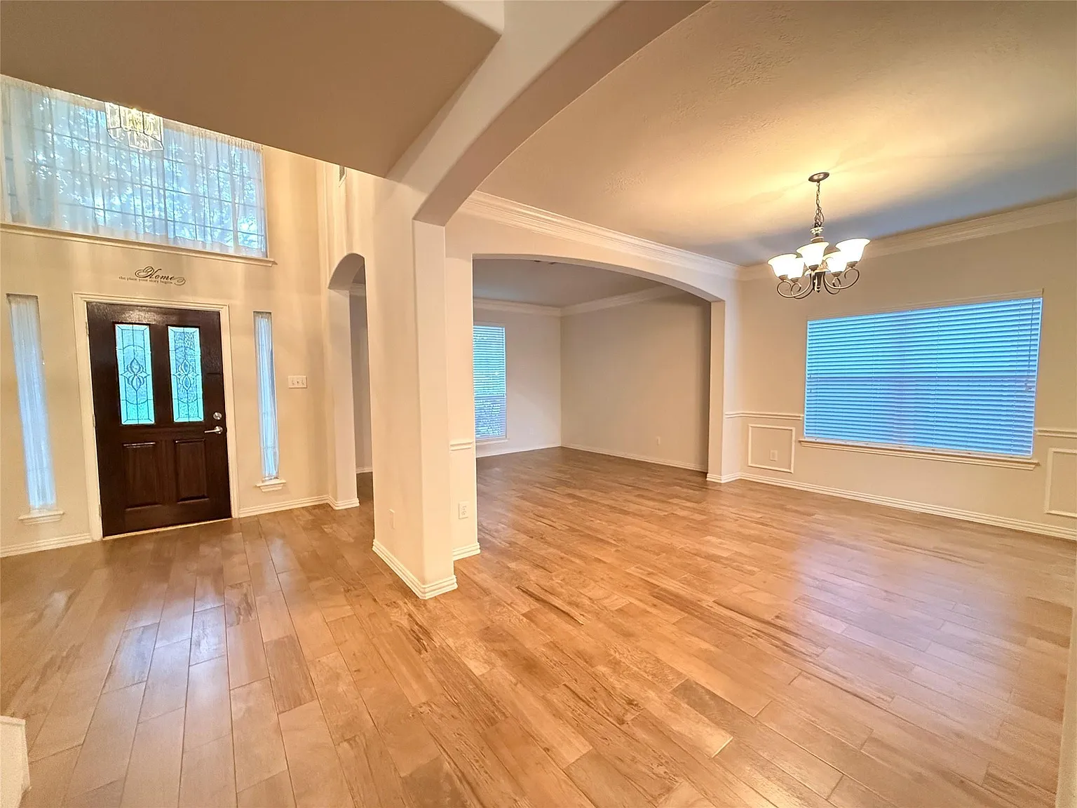 5 bed, 3.5 bath, 3562 sqft, $3,190 — Photo 3