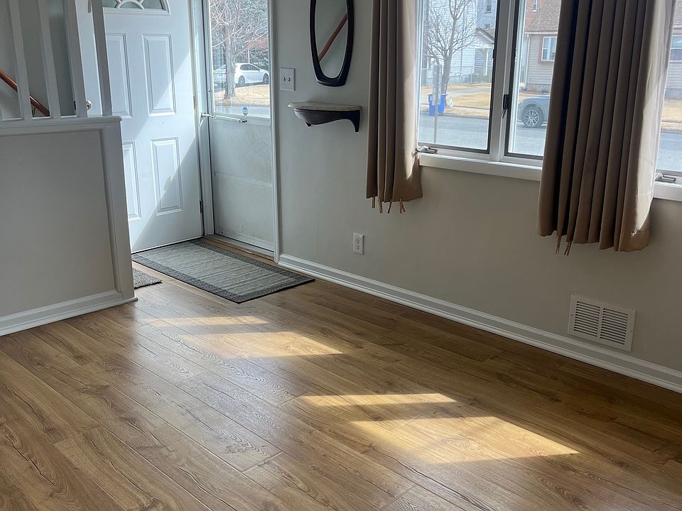 1st image of 55 Garwood Ct S