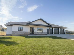 1509 Birch St, Hull, IA 51239