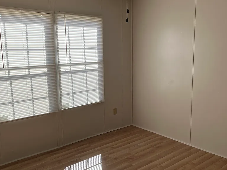 1104 Sandwood Dr — Photo 2