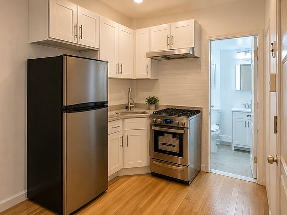 2nd image of 517 E 5th St APT 220