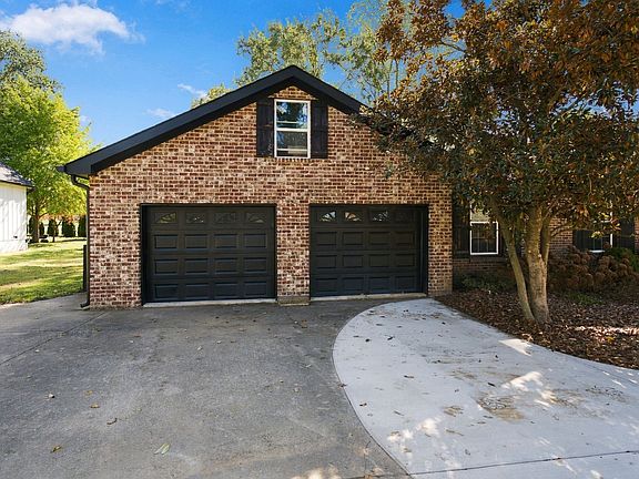 2nd image of 137 Baltusrol Rd
