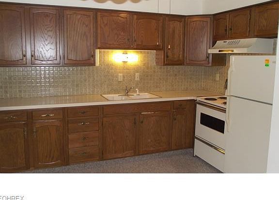 3rd image of 489 E 4th St