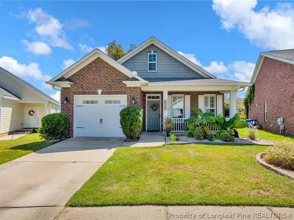 829 Falling Creek Ln, Fayetteville, NC 28304