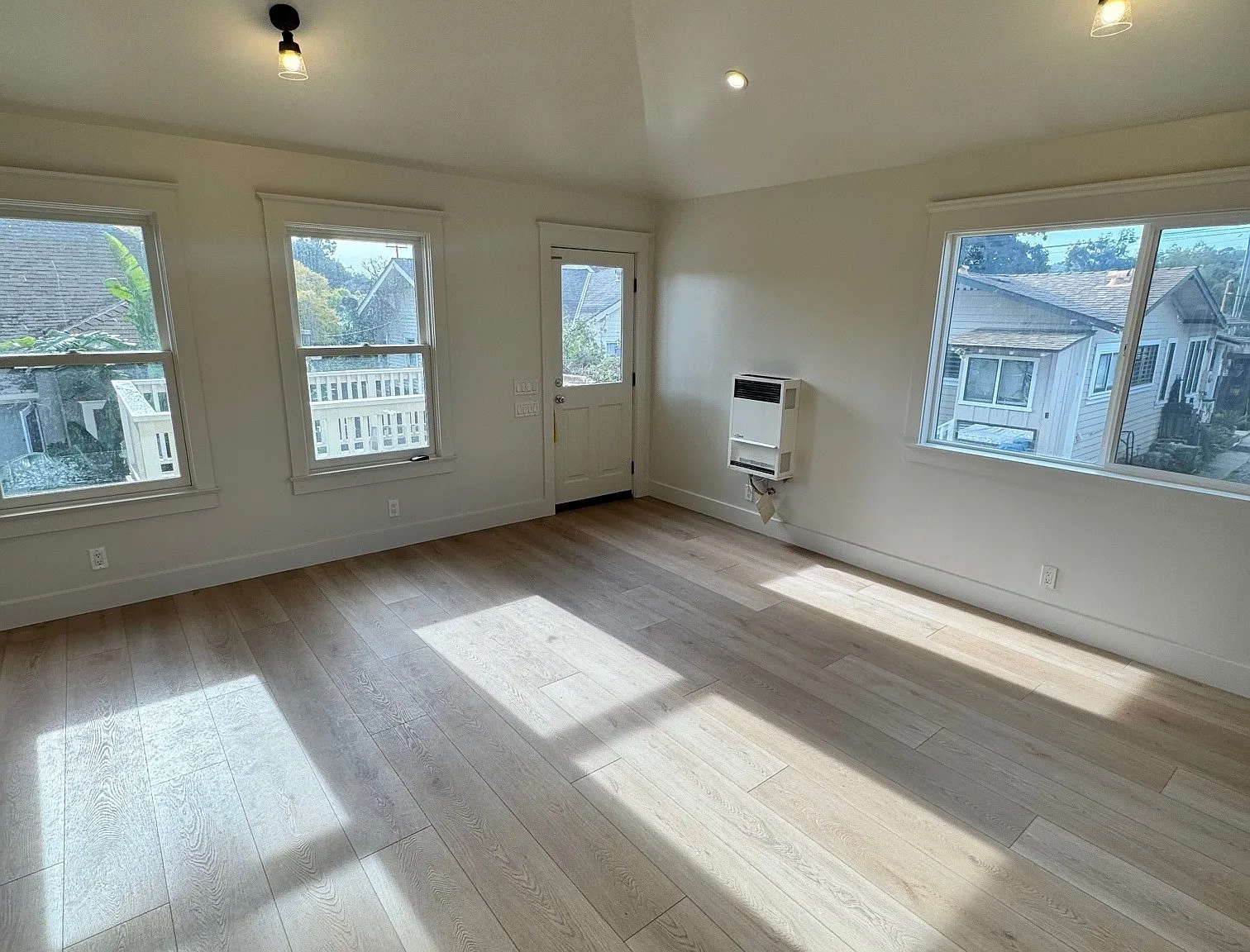 Studio, 475 sqft, $2,750 — Photo 4