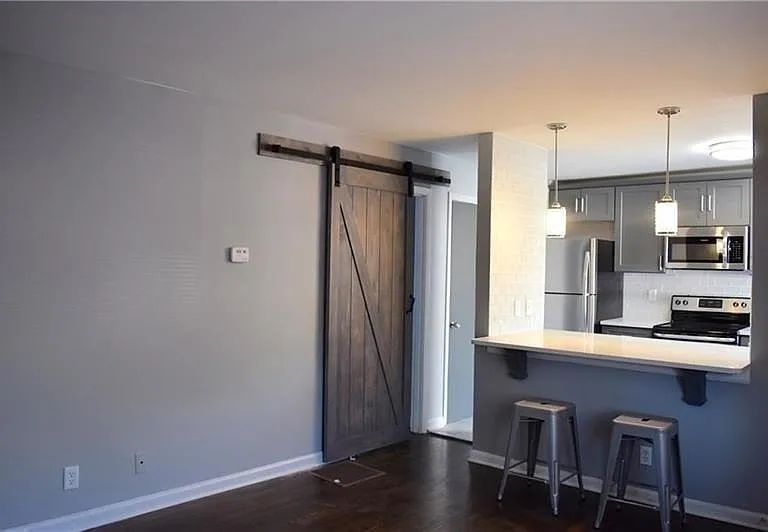 112 Ardmore Pl NW #3 — Photo 2