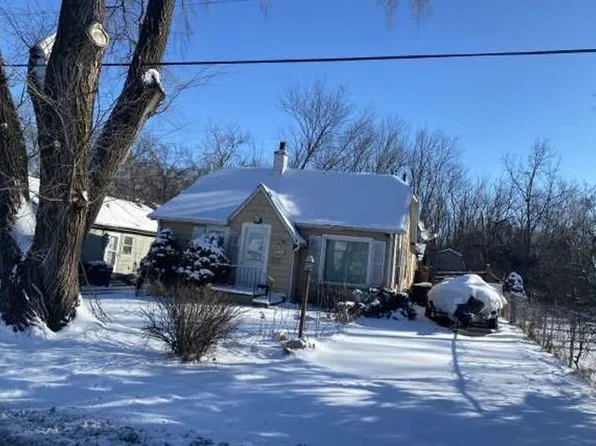 519 N Ravine Dr, Round Lake Park, IL 60073
