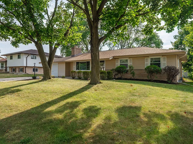 W174N9419 Joper Rd — Photo 3
