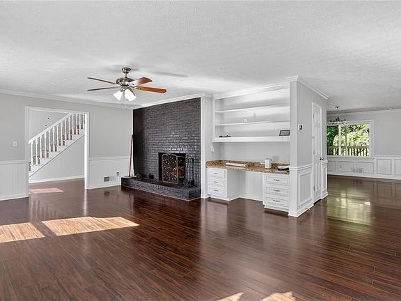 3rd image of 2223 Angela Dr SW