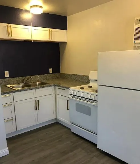 6445 W Maryland Ave — Photo 38
