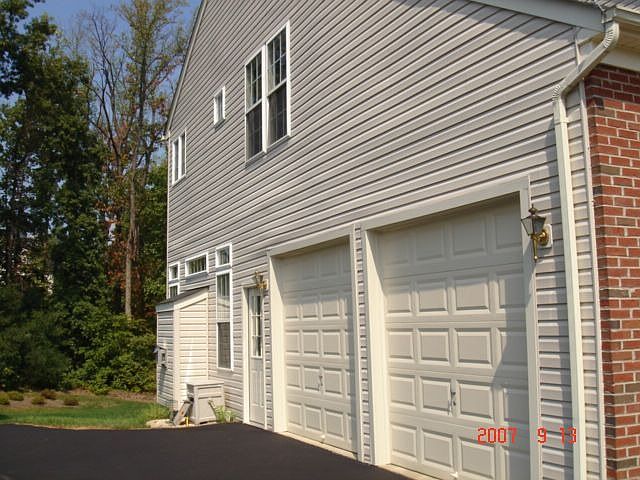 Side-load garage