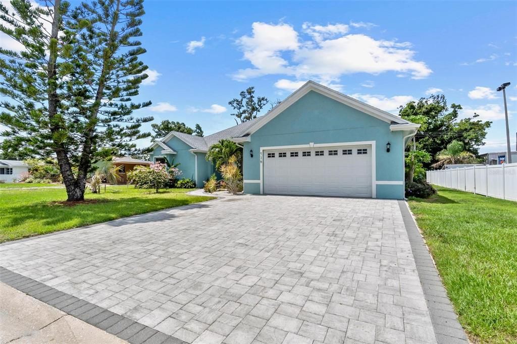 716 Laurel Ave, Venice, FL - View 2