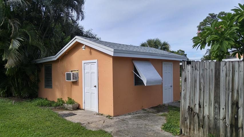 1st image of 6322 Pine Dr APT B