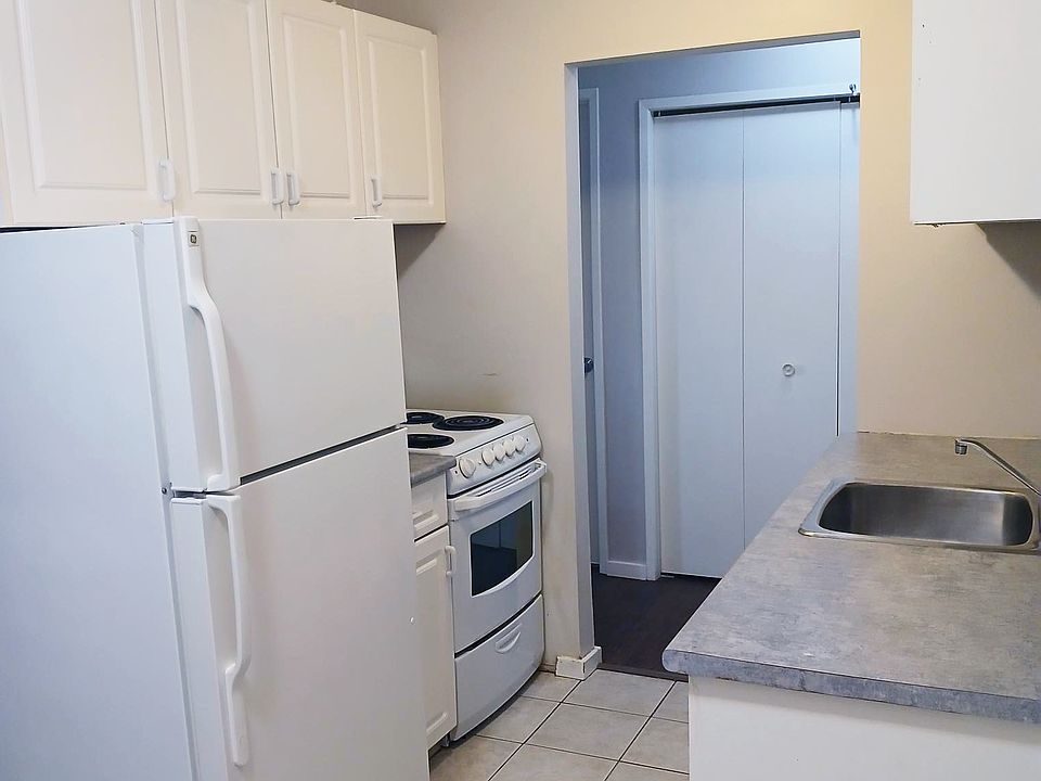 1st image of 915 44th St SE