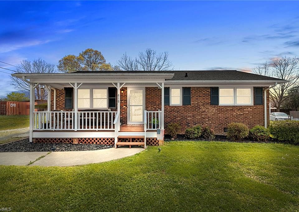 1st image of 818 Hillcrest Dr