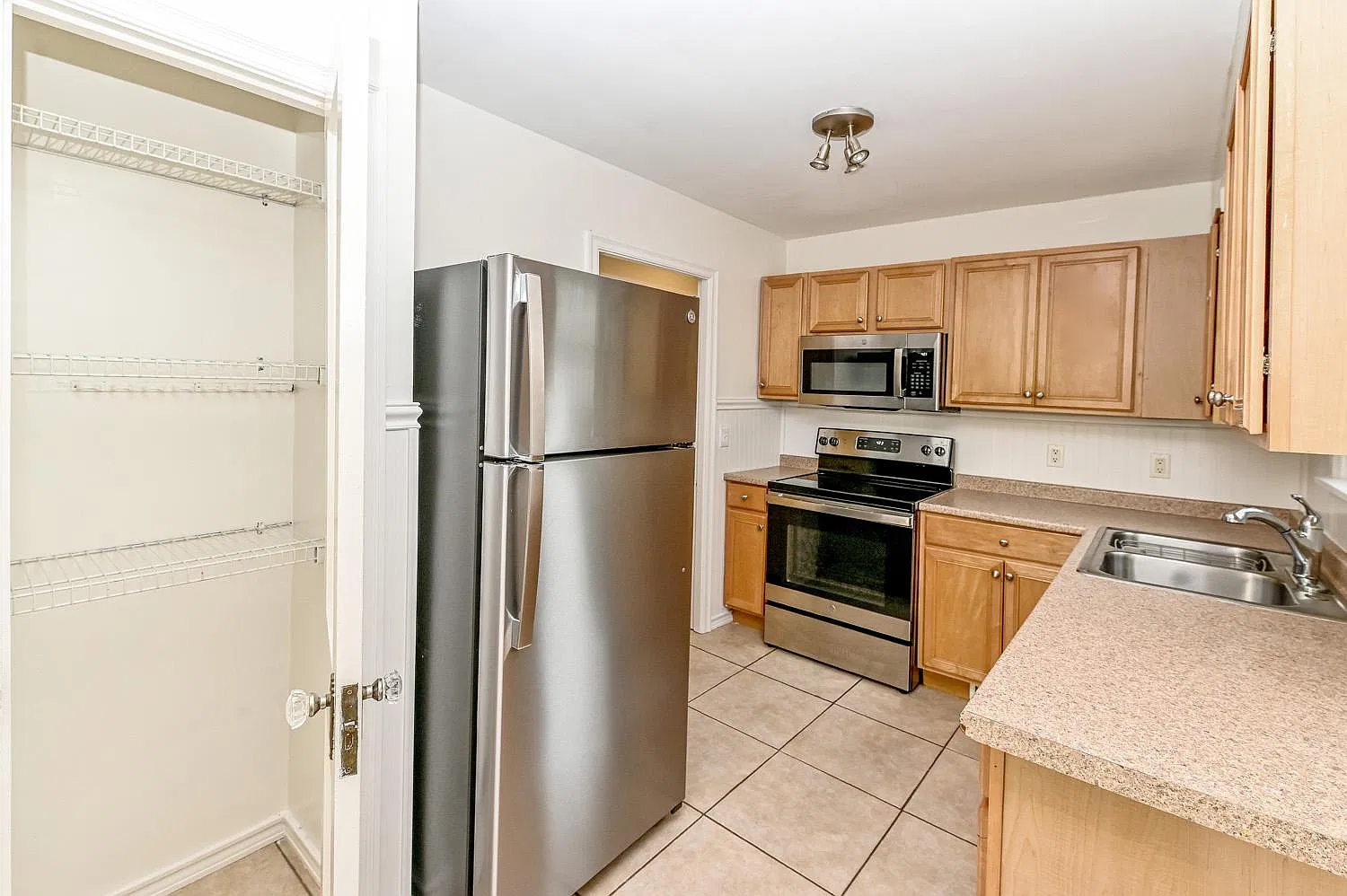 2 bed, 768 sqft, $1,650 — Photo 4