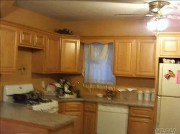 9205 Springfield Blvd, Queens Village, NY 11428