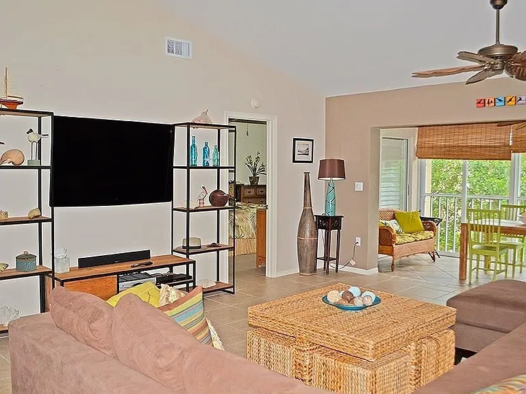 5635 Turtle Bay Dr #6 — Photo 2