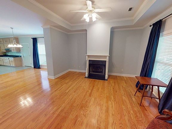 3rd image of 113 Orchard Cir