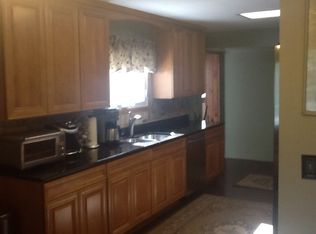 712 Quassey Ave, Lake Bluff, IL 60044