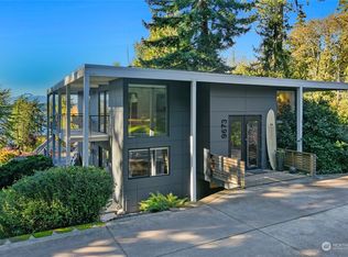 9673 Battle Point Dr NE, Bainbridge Island, WA 98110