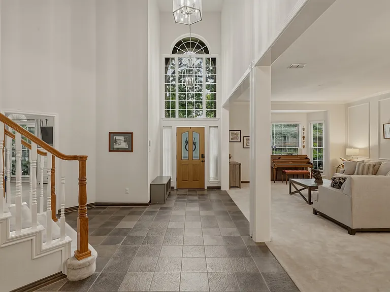 7612 Oak Knoll Dr — Photo 5