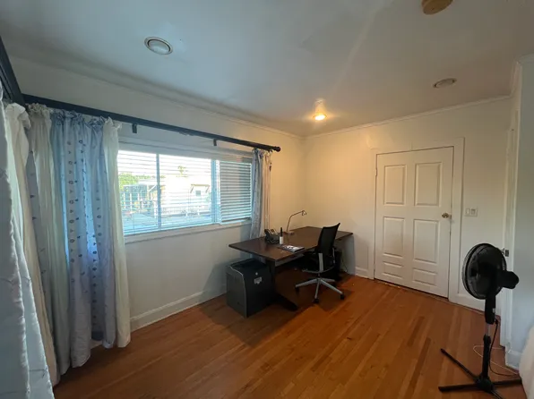 (undisclosed Address), Long Beach, CA 90807