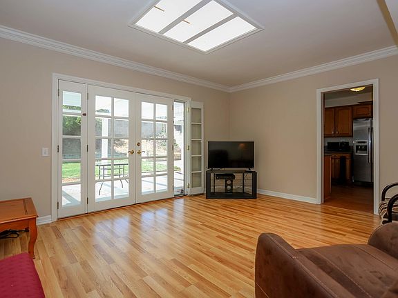 2nd image of 40 Westbury St