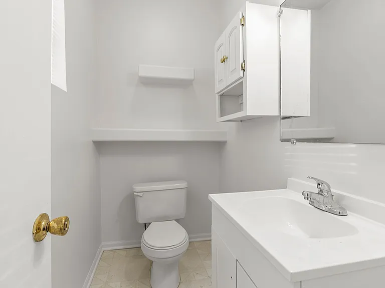 5422 S 23rd St — Photo 15