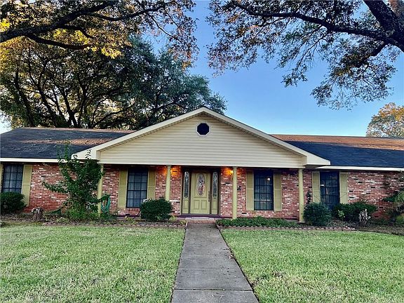 3rd image of 4032 Huntwick Blvd