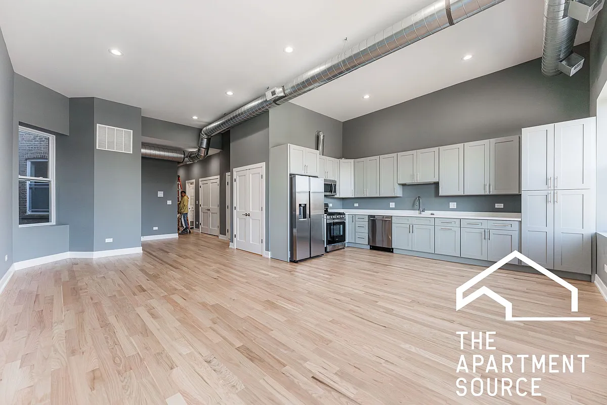 Building Photo - 2626 N Milwaukee Ave #2