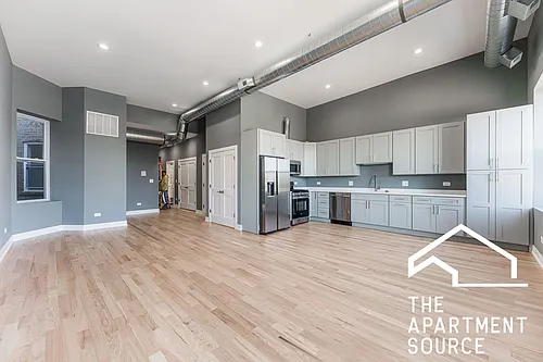 2620 N Milwaukee Ave Photo 1
