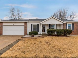 3826 Del Lago Dr, Florissant, MO 63034