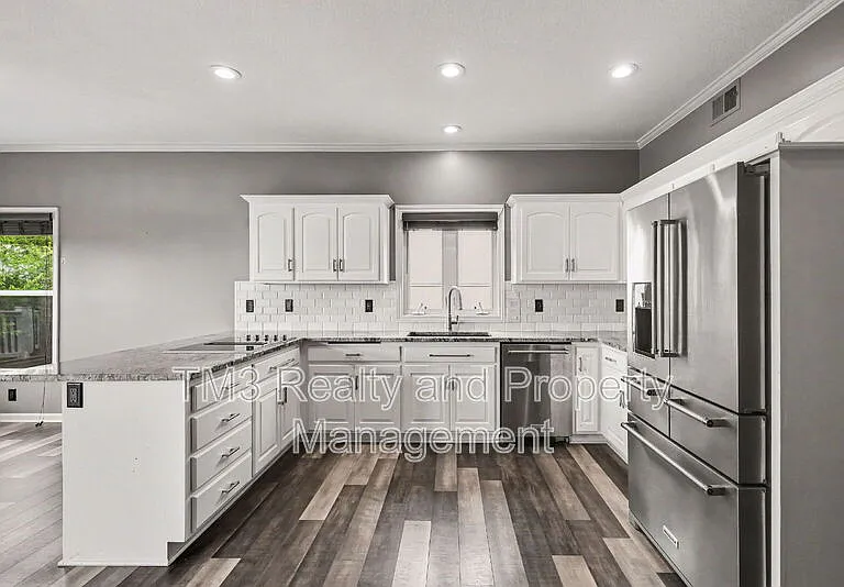 5605 NE Coral Dr — Photo 12