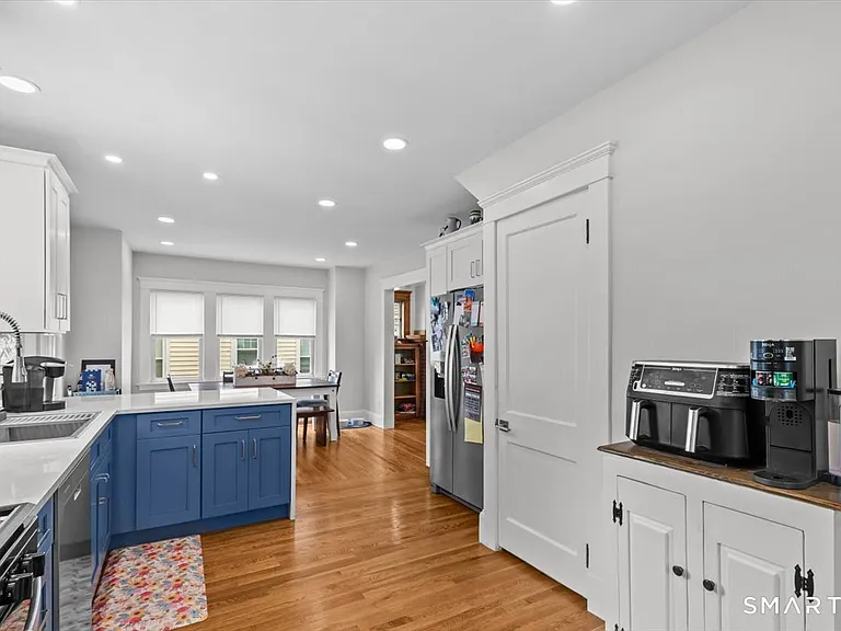 653 Forest Rd — Photo 2