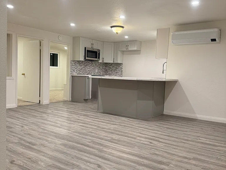 224 S Valley Center Ave — Photo 11