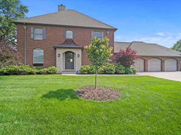 17 Stonebrook Ct, Bloomington, IL 61704