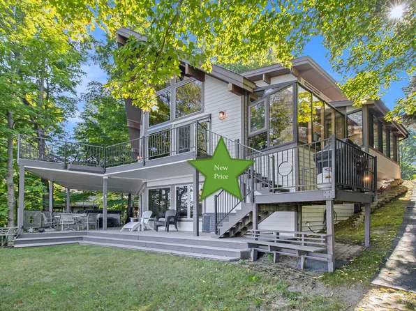 6218 N Loggers Ln, Ludington, MI 49431