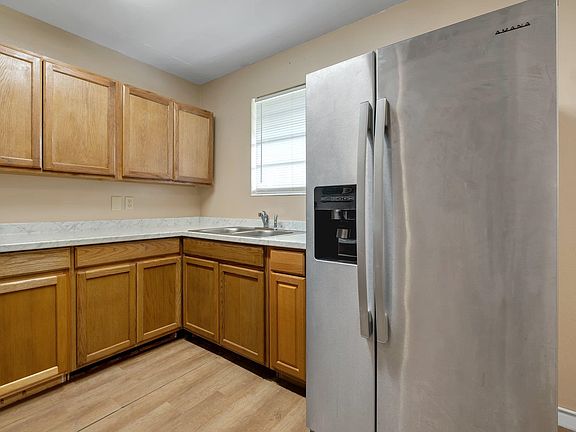 4th image of 304 Garner Ct