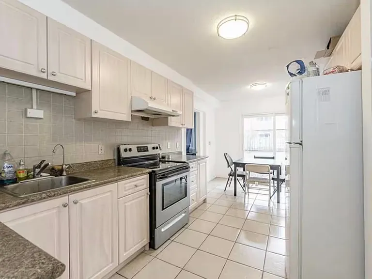121 University Ave E #64 — Photo 5